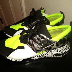 Steve Madden Neon Yellow and Animal Print Size 11 Narrow Tennis Shoes